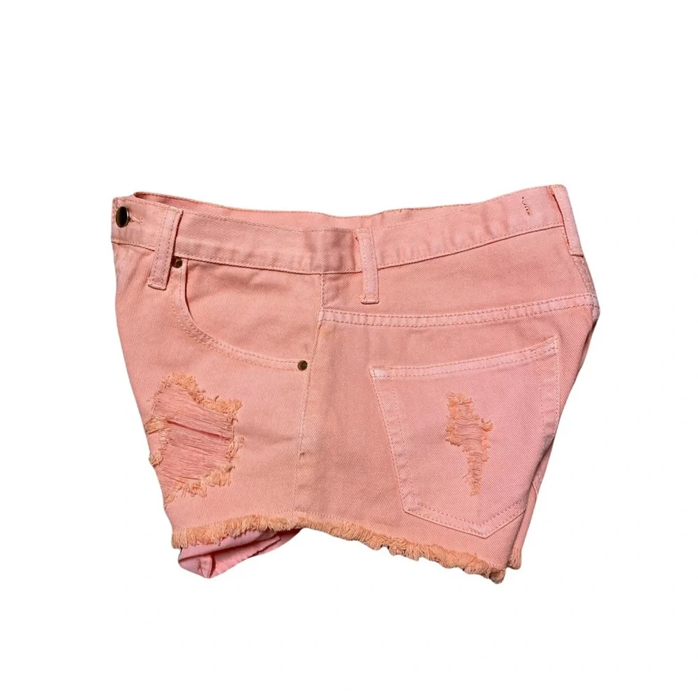 Forever 21 Jean Shorts Women’s 27 Peach Denim Distressed High Rise Button Fly
